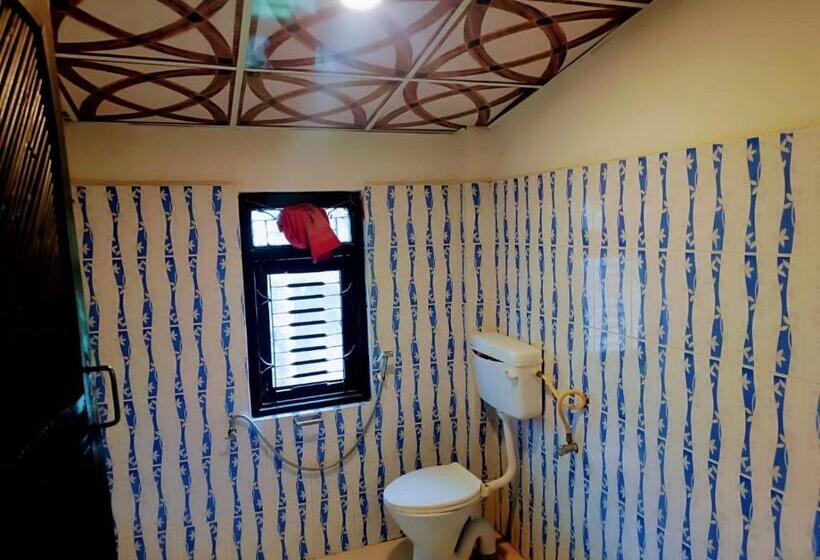 Standard Triple Room with Terrace, Tharu Lodge