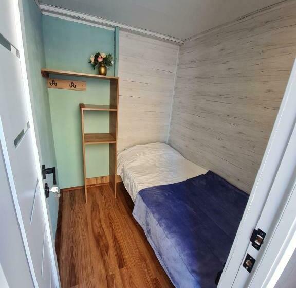 اتاق استاندارد یک نفره, Hostel Caps Home