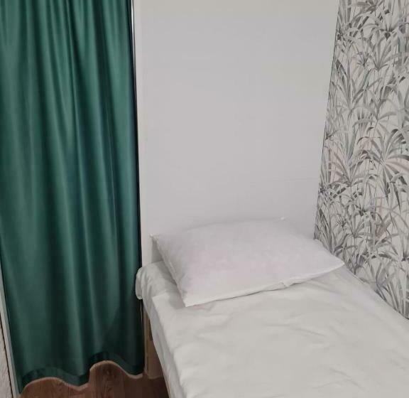 اتاق اکونومی یک تخته, Hostel Caps Home