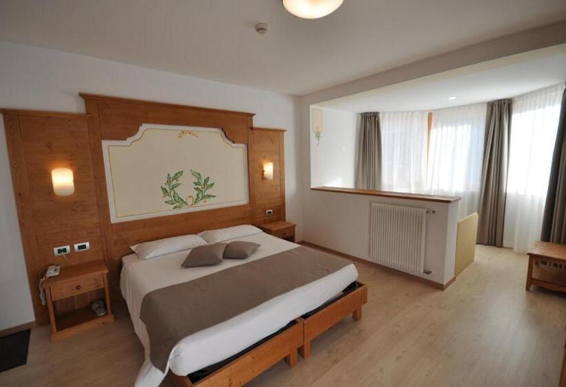 חדר סטנדרט לשלושה, Select