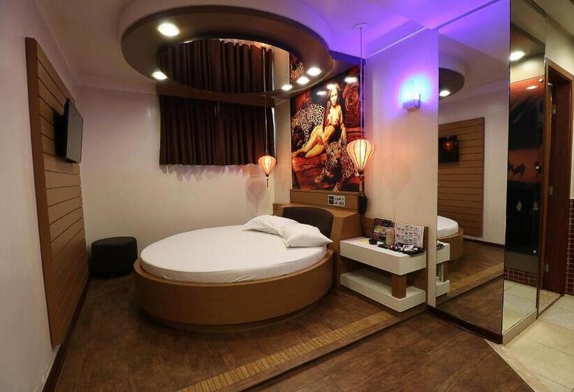 디럭스 스위트, Liberty Motel