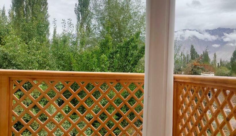 Семейный Номер, Otsal Guest House Nubra