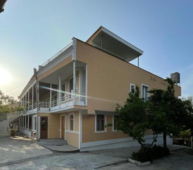 اتاق استاندارد با چشم‌انداز باغ, Zaali S Wine Cellar