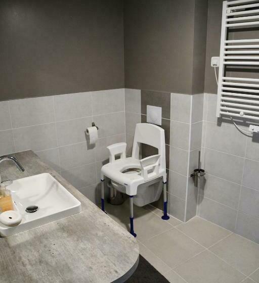 Номер Стандарт Адаптированный для Инвалидов, B&b Angueur
