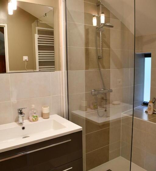 Четырехместный Номер Стандарт, B&b Angueur