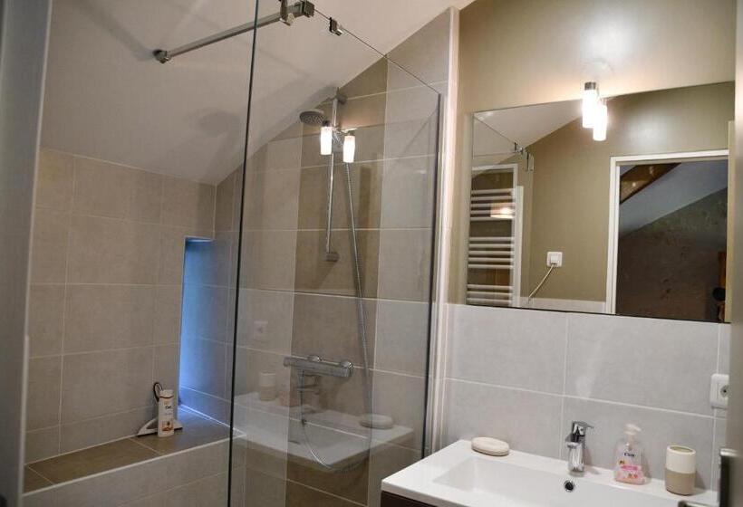 Четырехместный Номер Стандарт, B&b Angueur