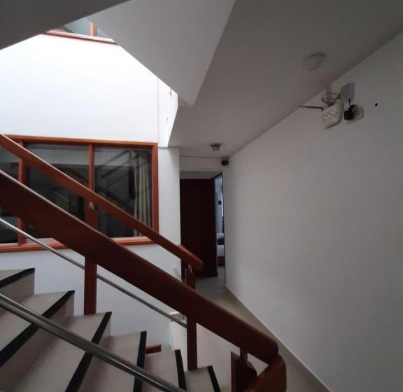 اتاق استاندارد سه نفره, Flower S House
