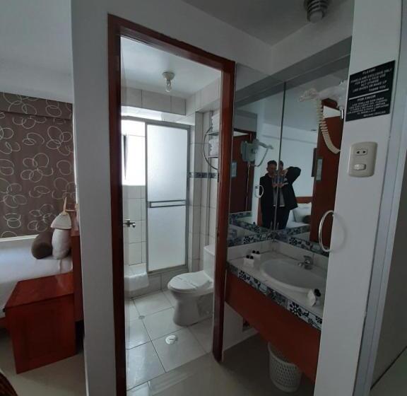 اتاق خانوادگی, Flower S House