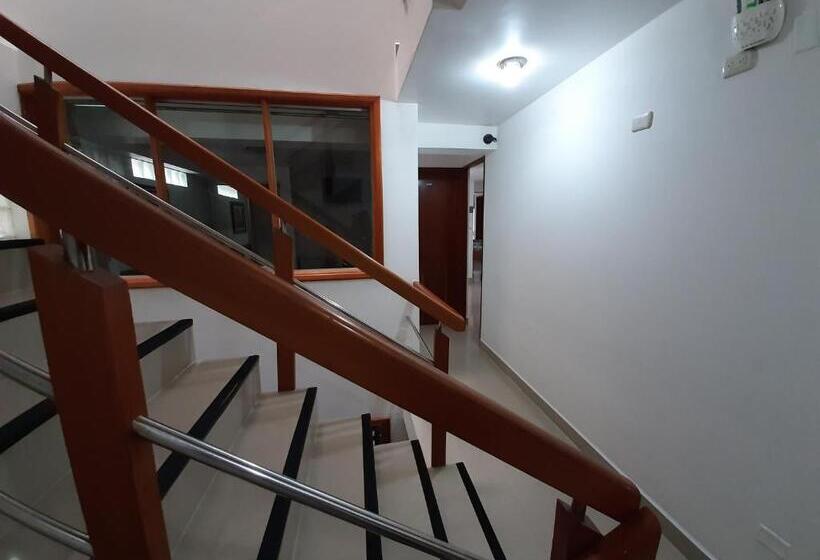 اتاق خانوادگی, Flower S House
