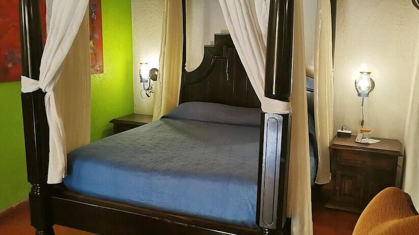 Habitación Estándar, Rosa Morada