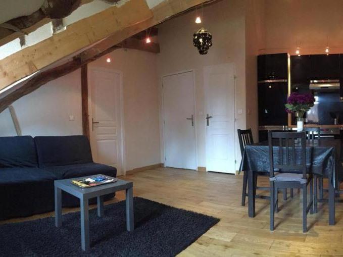デラックスジュニアスイート, La Ferme Des Moulineaux