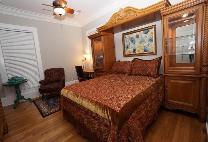 2 Bedroom Suite with Balcony, Paducah 1895 Washington