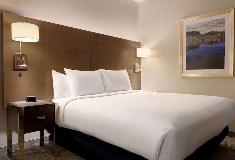 Люкс, Embassy Suites By Hilton The Woodlands At Hughes Landing
