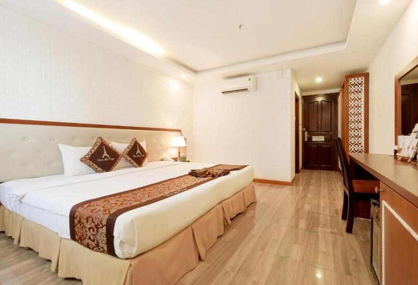 اتاق لوکس با چشم‌انداز شهر, Paris Hotel & Apartment Nha Trang