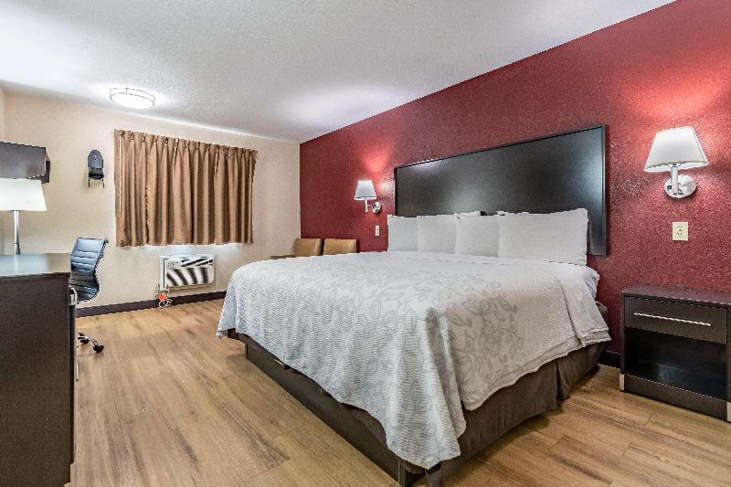 带大床的高级房间, Red Roof Inn Plus+ Huntsville