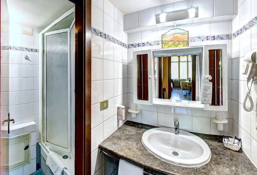 اتاق خانوادگی, Hostel Agata