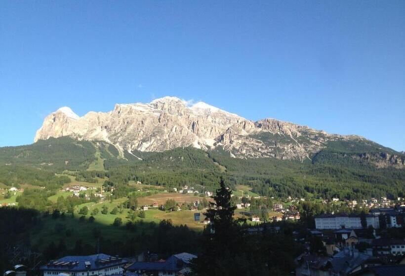 Четырехместный Номер Стандарт, Serena Cortina