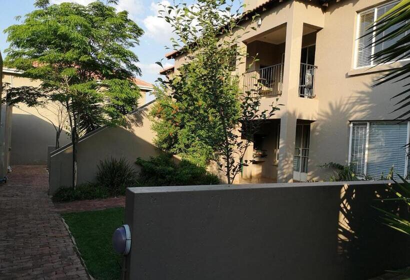 דירת שלושה חדרים, Airport Lodge Guest House