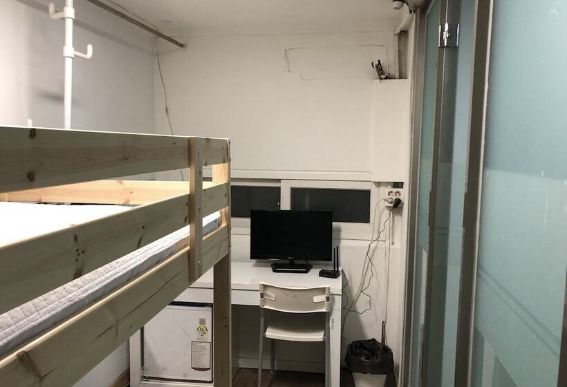 Номер Стандарт, Hostel Metro
