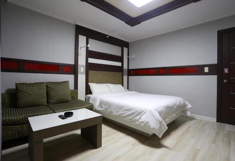Quarto Estandar, Paradaise Motel