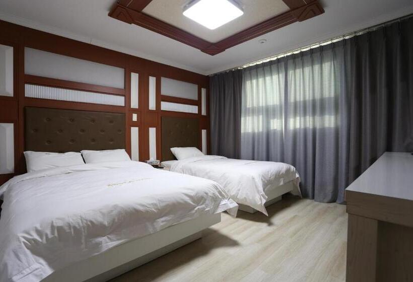 Quarto Superior, Paradaise Motel