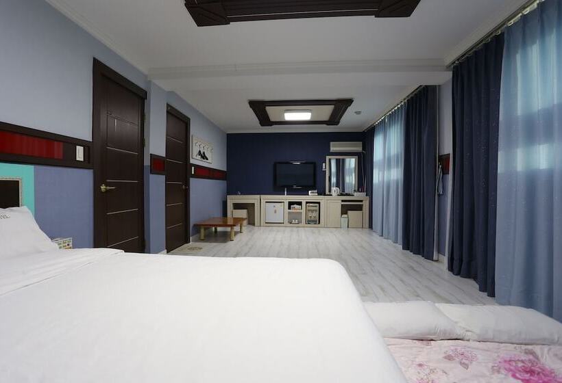Семейный Номер, Paradaise Motel