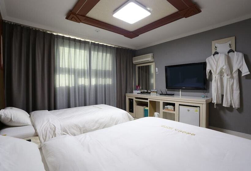 Quarto Estandar, Paradaise Motel