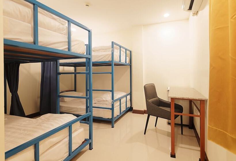 Quarto Quádruplo Estandar, Happy Hostel