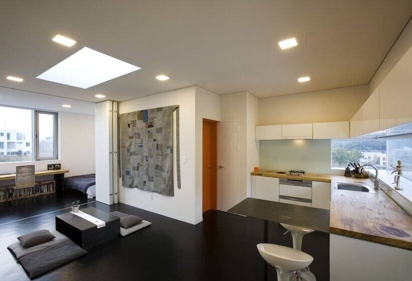 Номер Стандарт, Motif No.1 Guest House