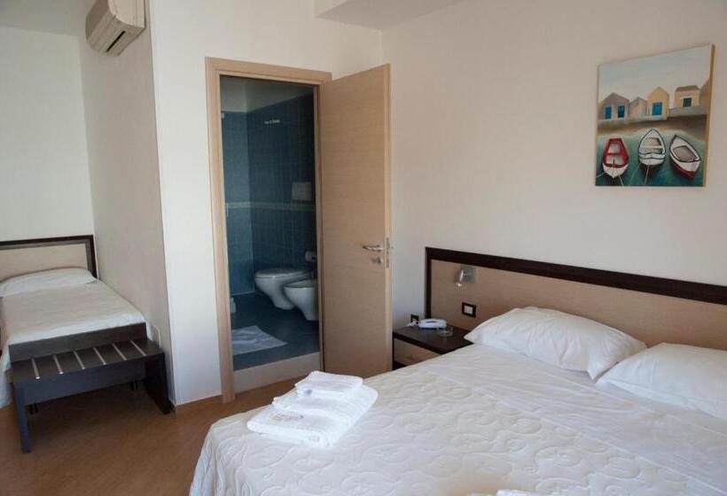 اتاق سوپریور سه تخته, Albergo Perseo