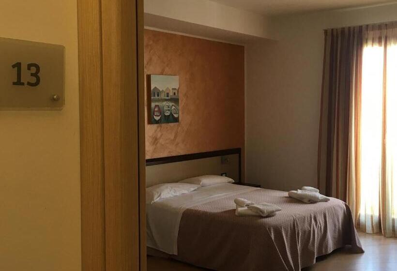 اتاق سوپریور سه تخته, Albergo Perseo