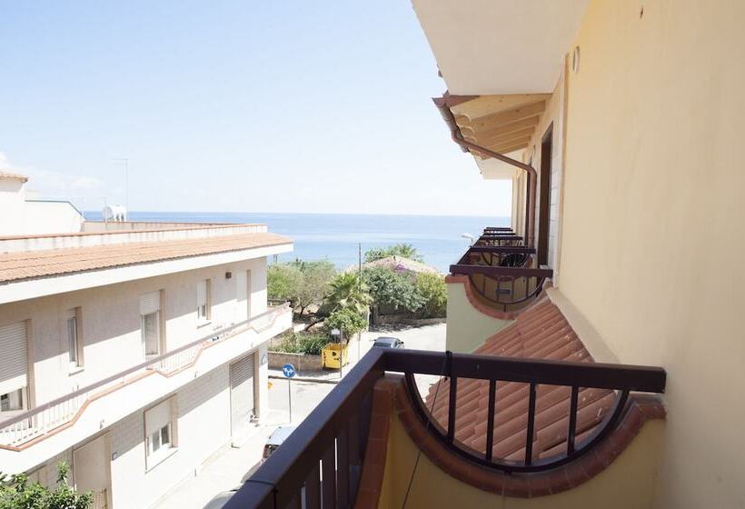 اتاق سوپریور سه تخته, Albergo Perseo