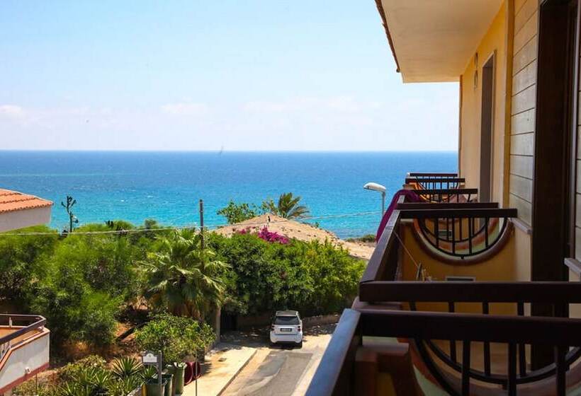 اتاق سوپریور سه تخته, Albergo Perseo