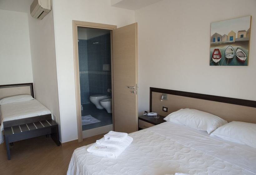اتاق سوپریور سه تخته, Albergo Perseo