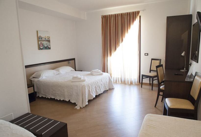 اتاق سوپریور سه تخته, Albergo Perseo