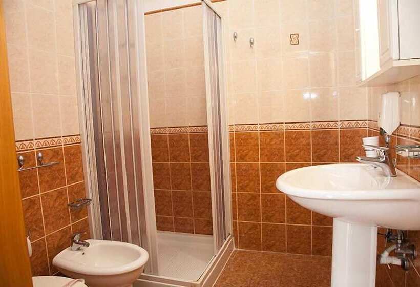 اتاق استاندارد سه نفره, Albergo Perseo