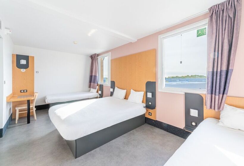 Четырехместный Номер Стандарт, B&b Hotel Lieusaint Carré Sénart