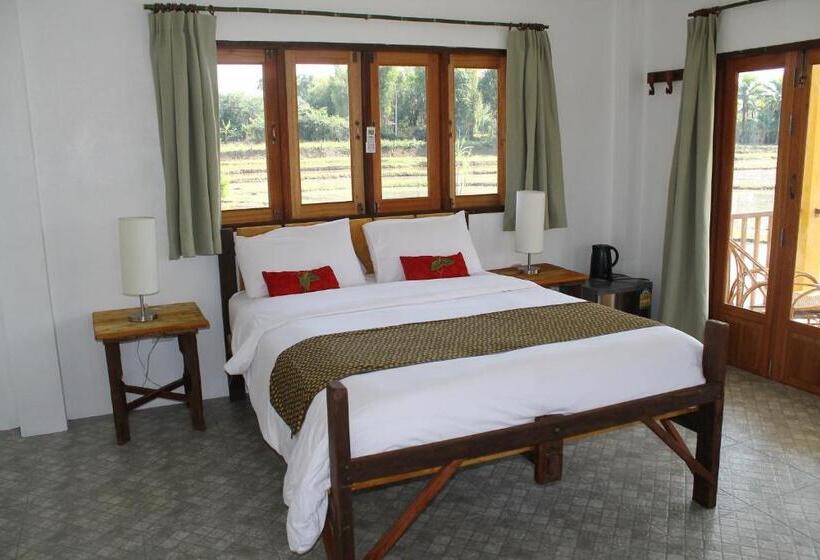 بانگلوی سوپریور, Country Retreat