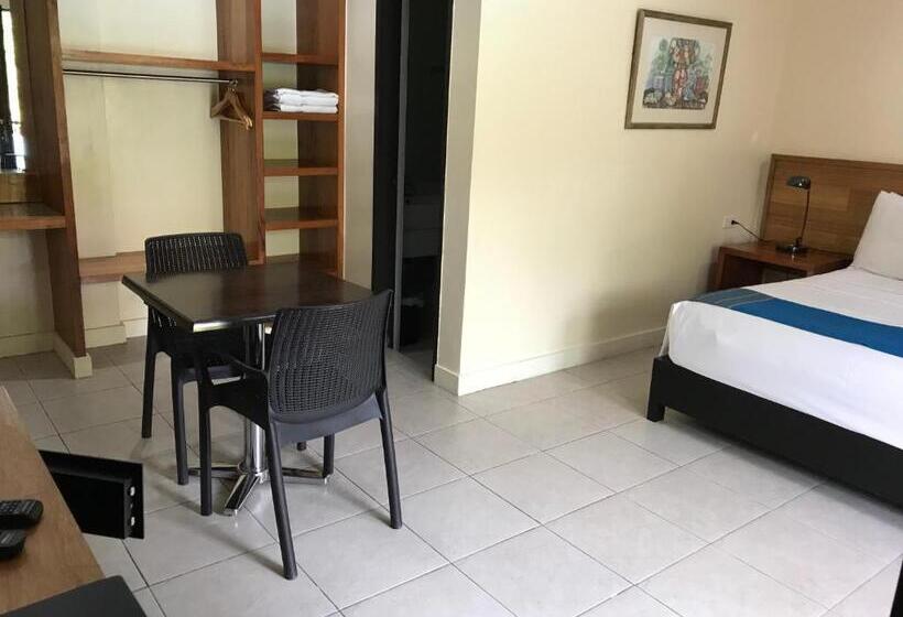 プールの見えるエクゼクティブルーム, Domicilio Lorenzo