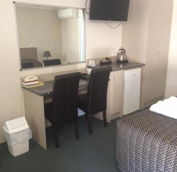 디럭스 스튜디오, Alexander Motor Inn