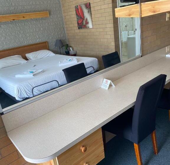 스탠다드 룸 킹사이즈 침대, Alexander Motor Inn