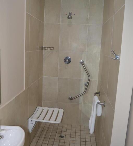 اتاق دلوکس مخصوص معلولین, Lakeview Boutique Hotel & Conference Center