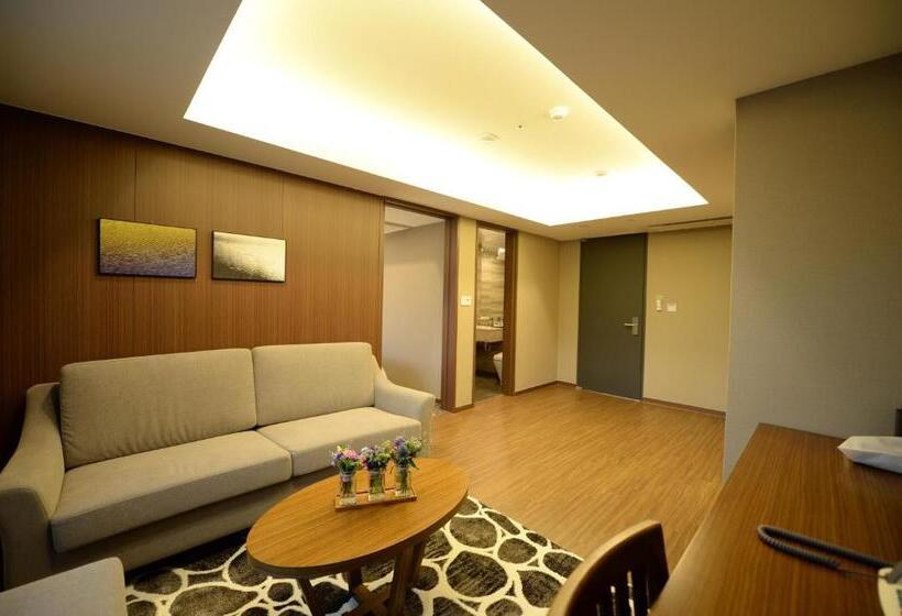 Номер Deluxe, Busan Business