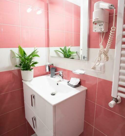 חדר סופריור לשלושה, Chroma Italy   Chroma Octho
