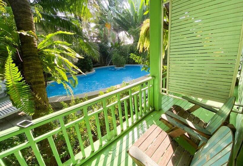 اتاق سوپریور با چشم‌انداز استخر, Green Gallery Beach Boutique