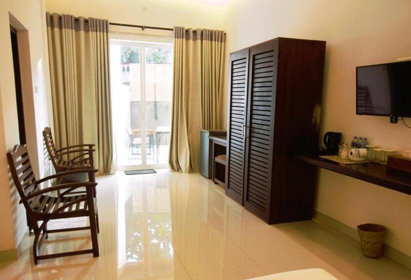 اتاق استاندارد سه نفره, Avasta Resort