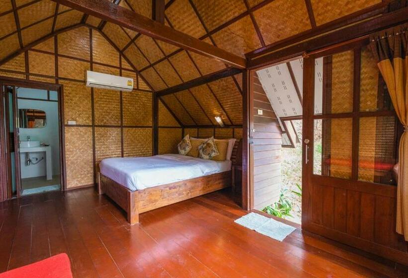小室, Coral View Resort