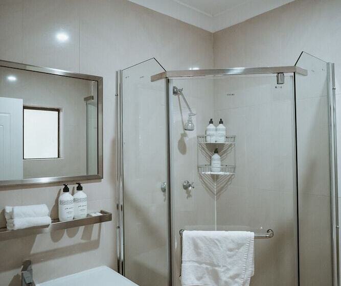 패밀리 룸, The Lodge Jamberoo