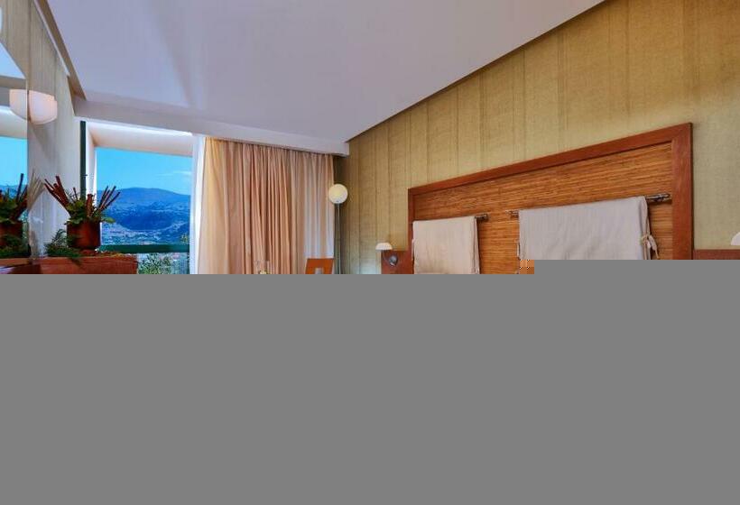 Семейный Номер, Sirens Beach & Village