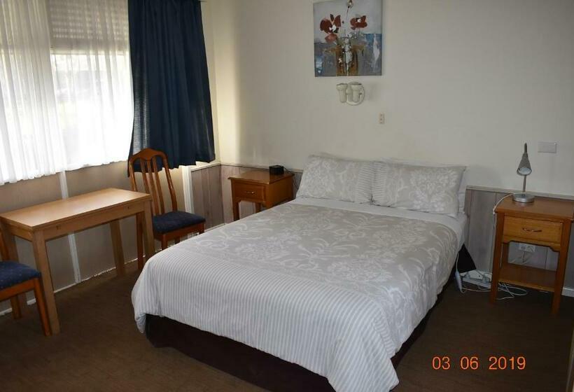 이코노미 트리플 룸, Kaniva Midway Motel